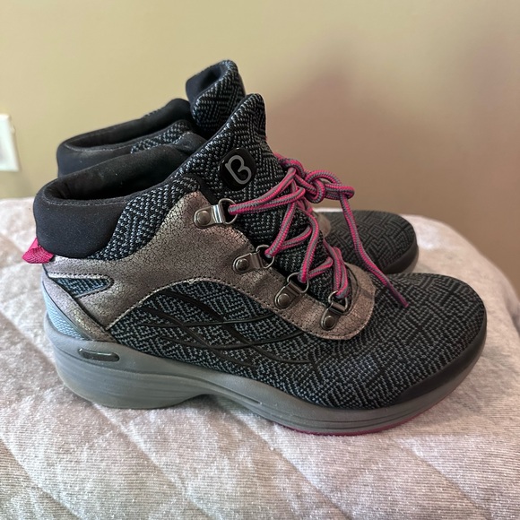 Women’s Bzees lace up winter boots — 7.5 - Picture 5 of 7